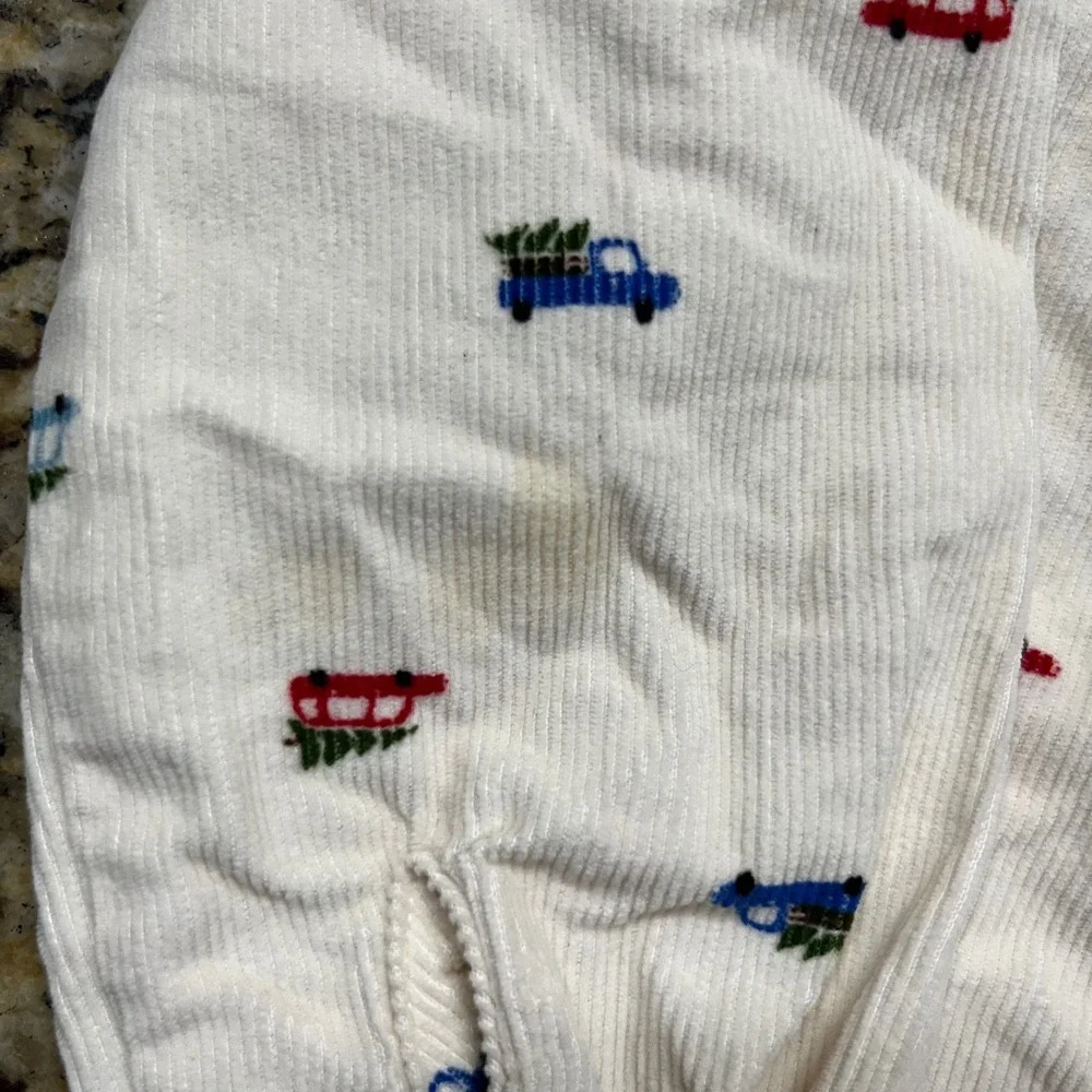 Old Navy Boys 5T Corduroy Christmas Truck Tree Button Down Shirt Cream Holiday